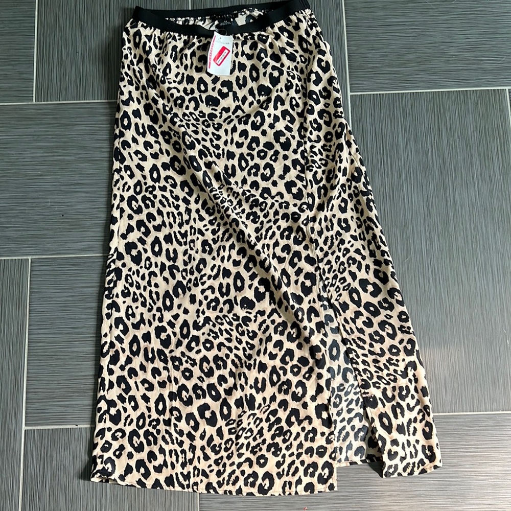 Elastic waist size medium sanctuary skirt with slit